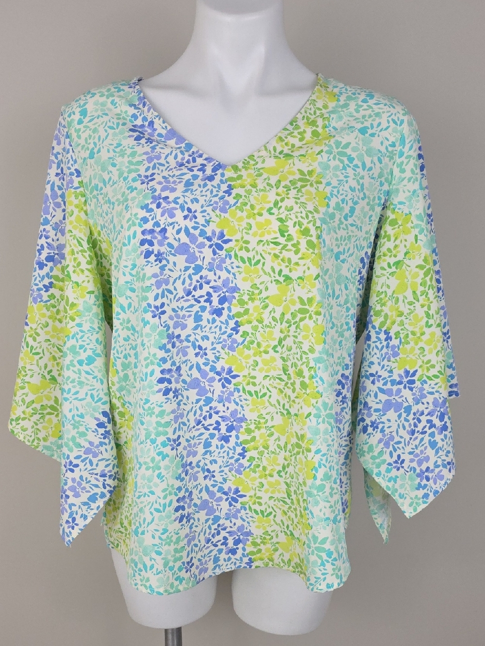 Emily Wonder Green Yellow Blue And Purple Ombre Flowy Floral V-neck Top. Size M